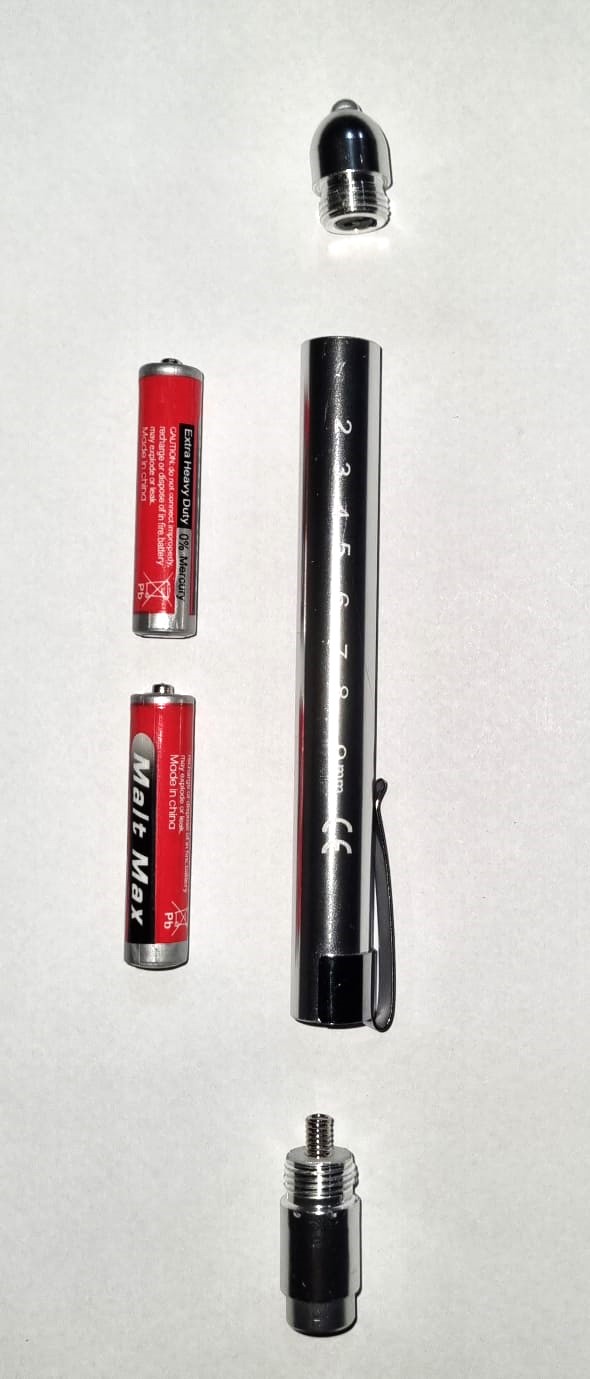 Caneta Prata Lanterna Led Luz Amarela fig 1.jpeg