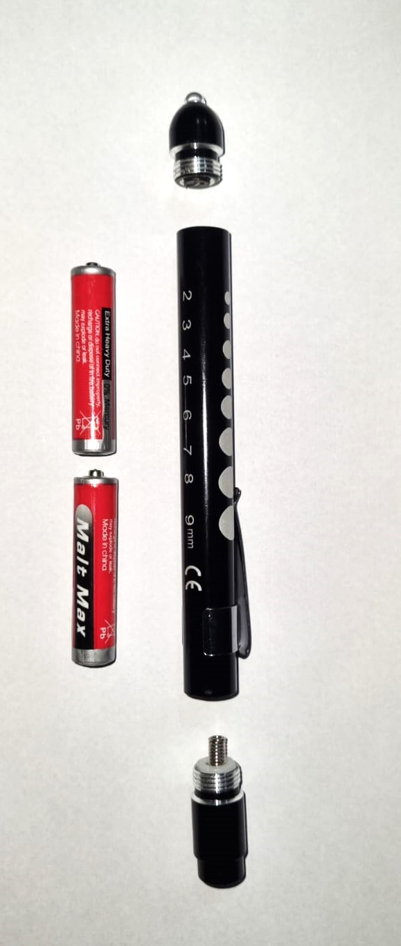 Caneta Preta Lanterna Led Luz Amarela fig 1.jpeg