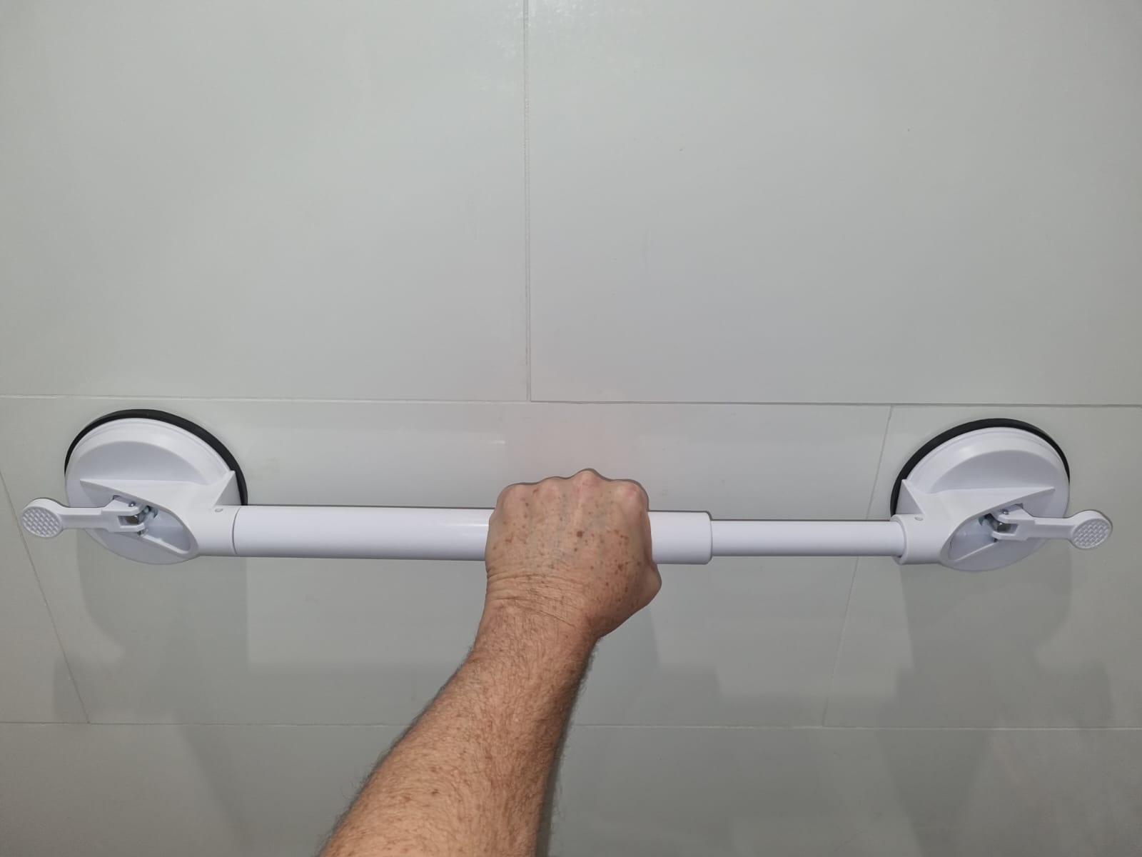 Barras de Apoio Strong Suction 57-69cm Bodyflex extendida fig4.jpeg